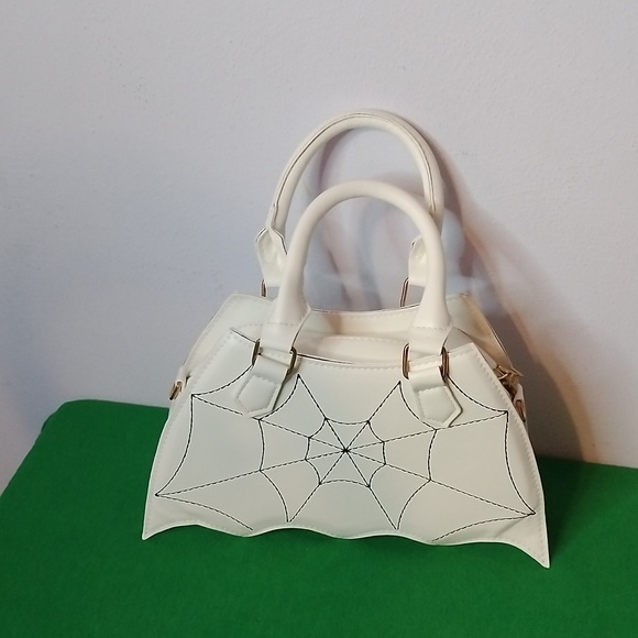 White Spider Web Purse - Picture 3 of 6